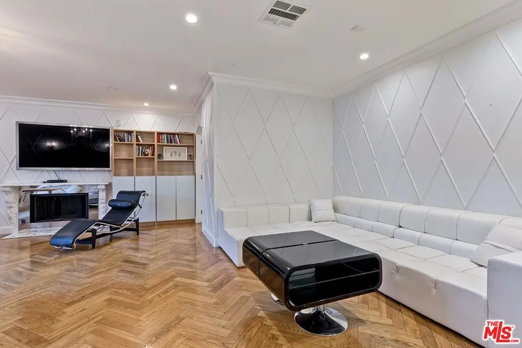 725 N Faring Road, Los Angeles, California 90077 home-pic-42